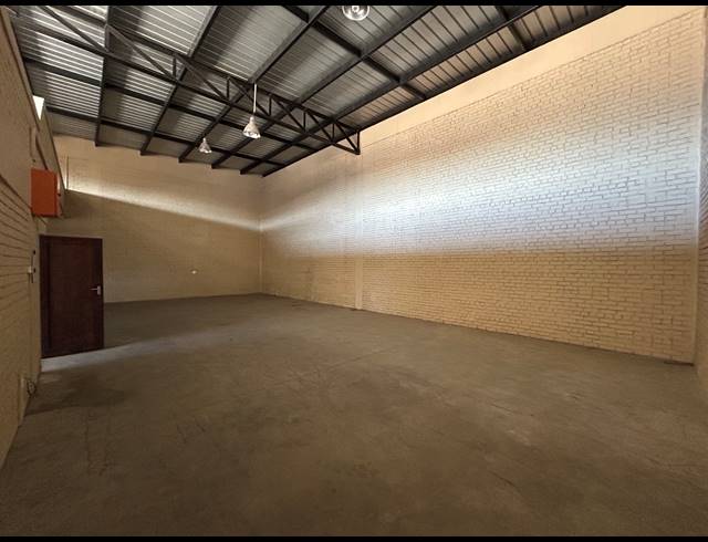 334M² WAREHOUSE TO LET IN POMONA